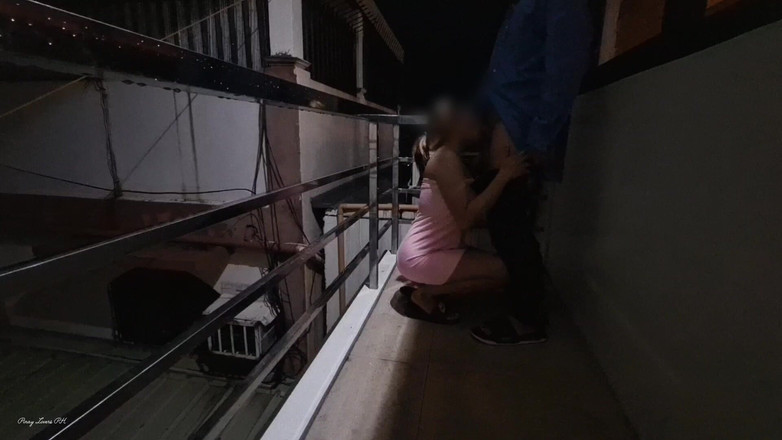Pinay Viral Scandal: Je baise ma voisine sur la terrasse, j’ai failli me...