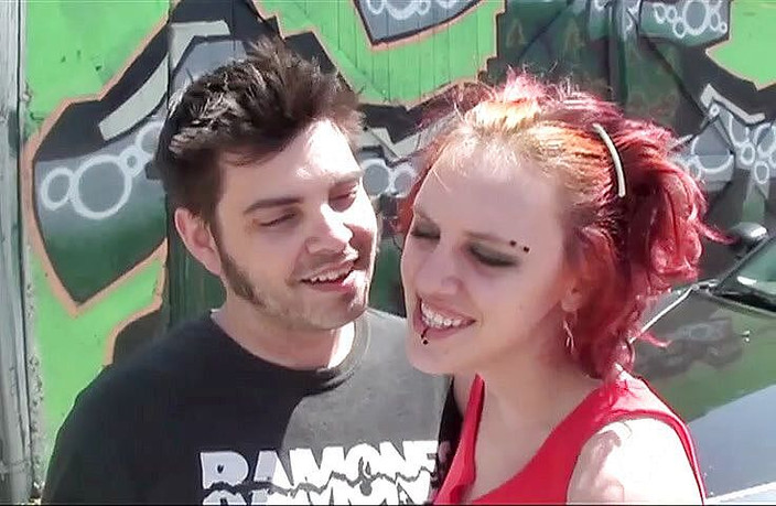 VOP Porno: Roșcată cu piercing futută și pulverizată cu spermă în gură