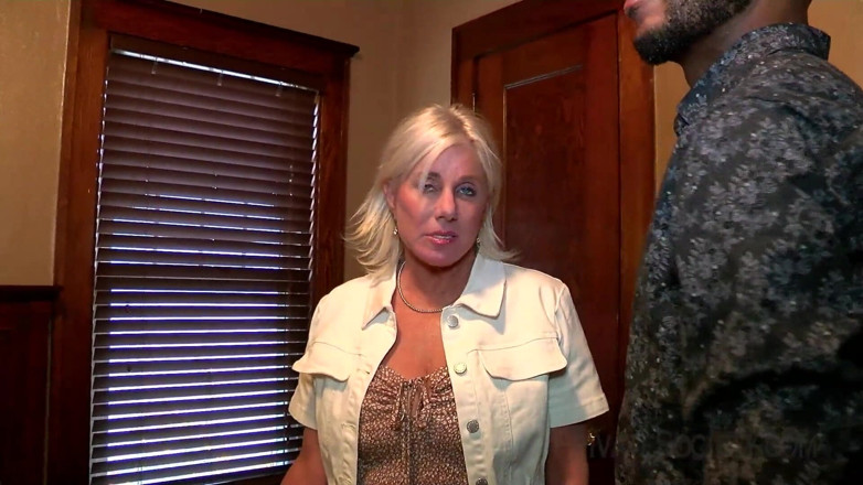 Private Society: Realtor shows houses, and her pussy