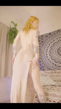 Quick Pick What`s Hiding Under My Beach Dress