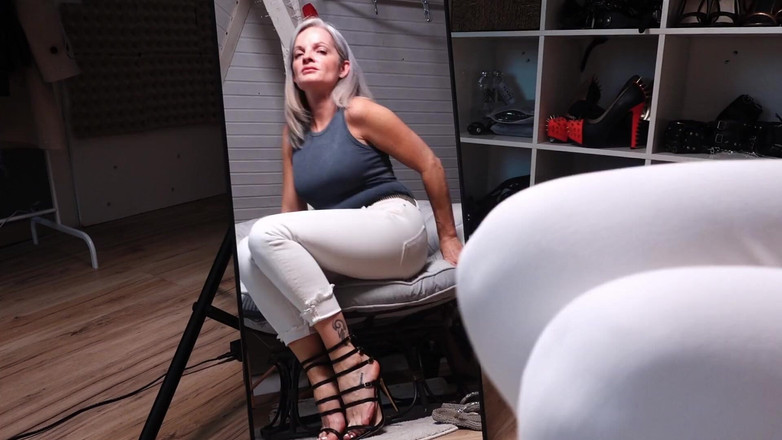 Sabdeluxe: Tumit di cermin