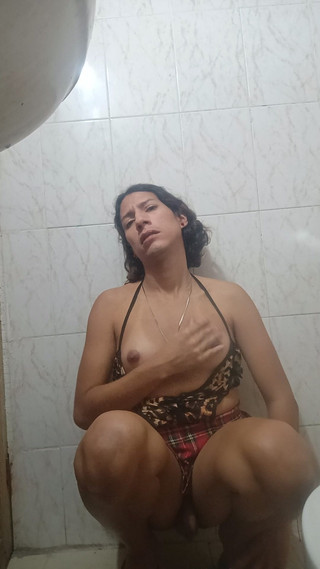 Femboy from Colombia: Saat ini aku sendirian tapi aku bersenang-senang