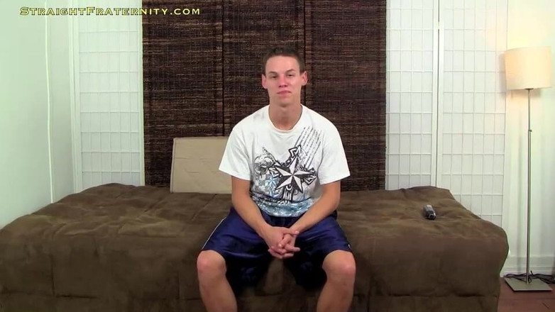 Straight Fraternity: Tânărul tată vitreg se masturbează