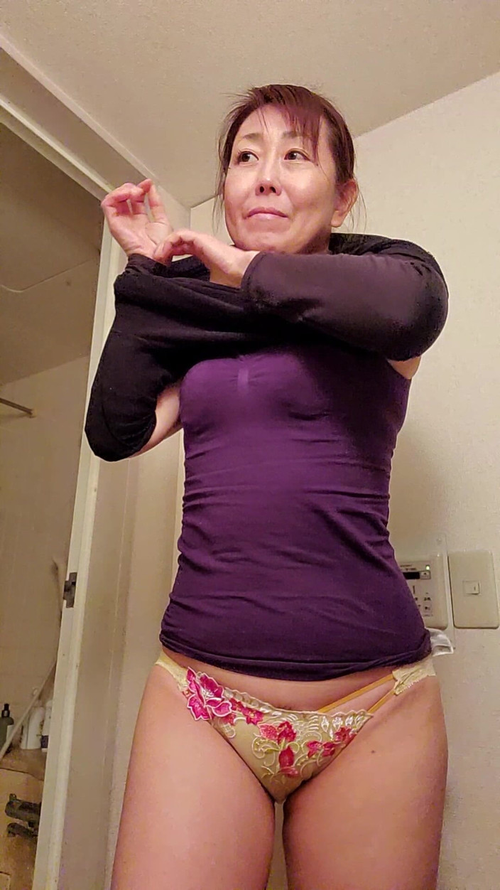 Mayumi Kanzaki: Ich Ziehe Jetzt Meine Unterwäsche Aus Und Gehe Baden