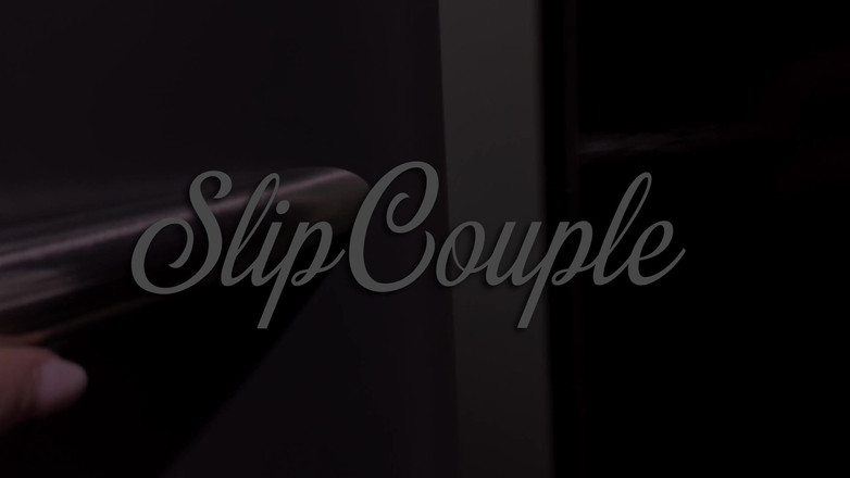 SlipCouple: 饥渴女孩在快餐店玩弄鸡巴 - 危险的公共口交:p