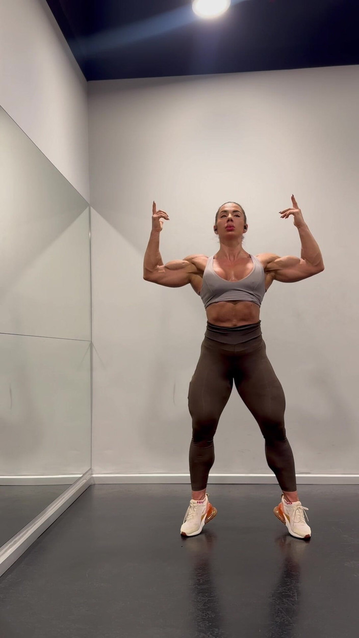 Alesyamuscledoll: Soft Lines. Sert kurallar.