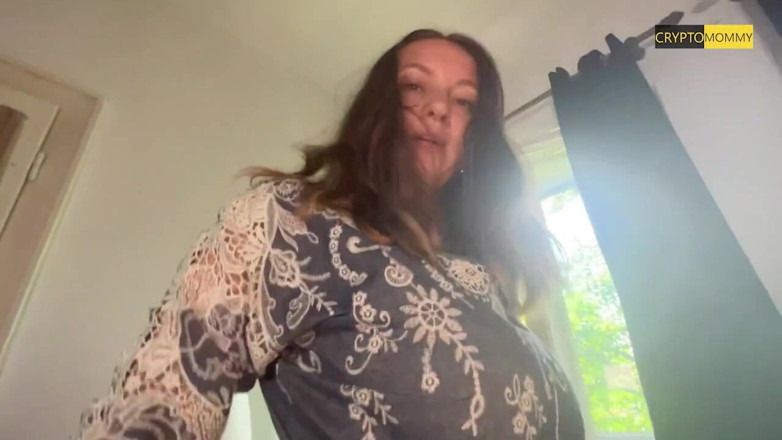 Crypto Mommy: Facesitten, diamond