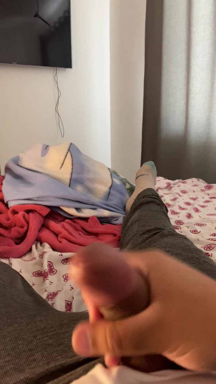 Dylan Ford: Brasiliansk twink skjuter en stor belastning efter en trevlig cumshot |...