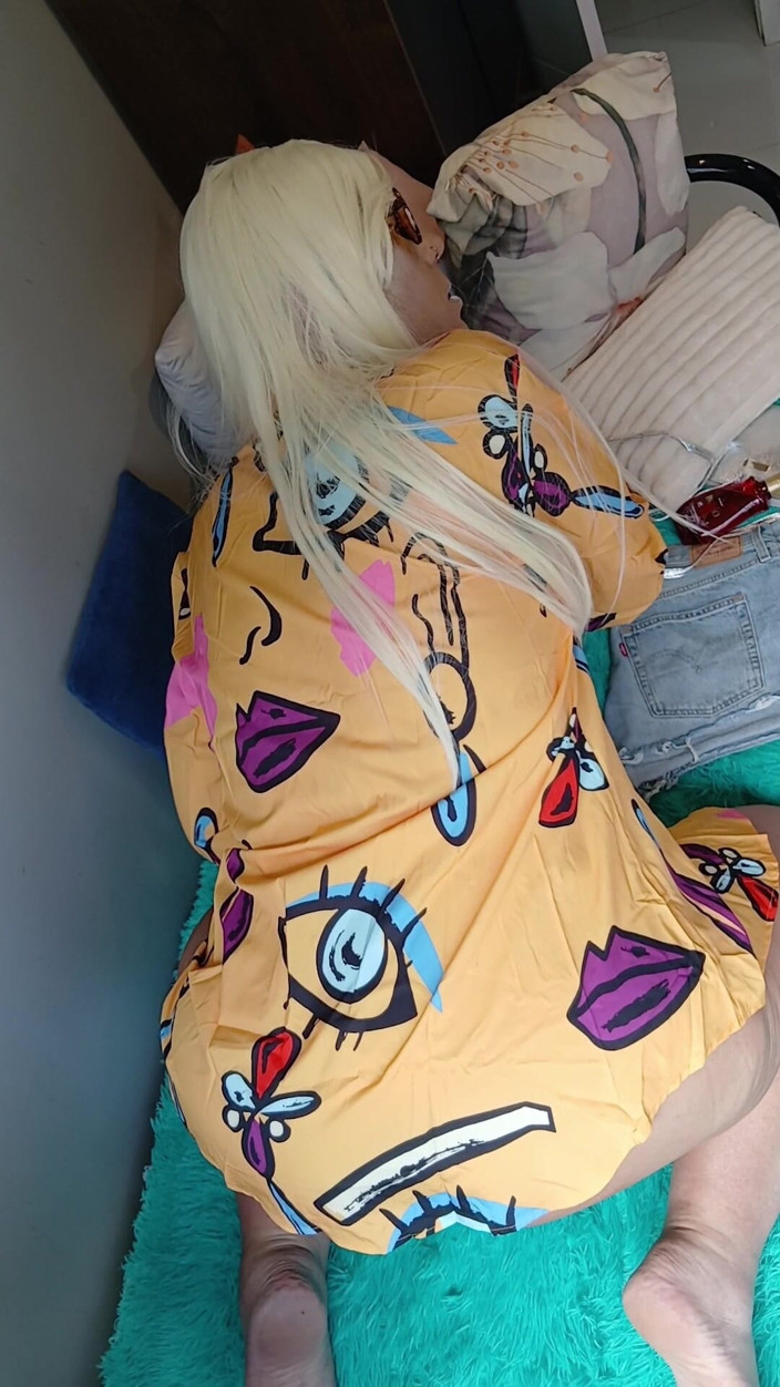 Sexy ass CDzinhafx: Roztomilé nové šaty, pak si sundat bikiny a naolejovat můj zadek ......