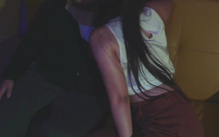 emycam: 두 명의 사우디 소녀가 열정으로 서로를 사랑하고 그날 밤 그들은 그들의 보지를 따먹어