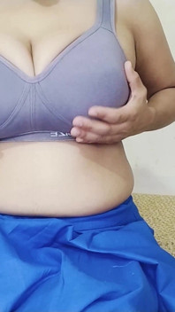 ลูกชายเงี่ยนขอให้คุณแม่เลี้ยงนมใหญ่สอนเย็ดกับแฟนสาว