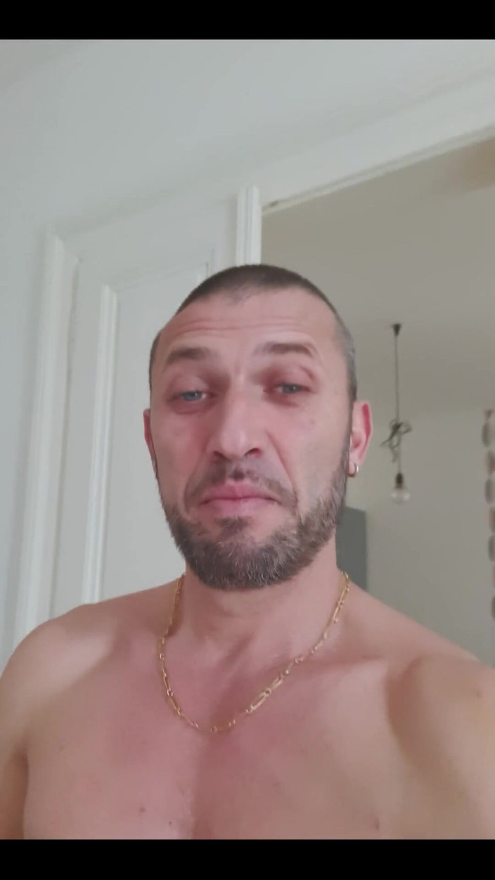 Boy jerking off: Bonjour