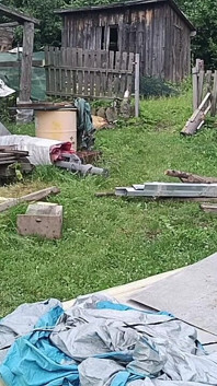 Bahçede çıplak: havuzda kirli kovalayış