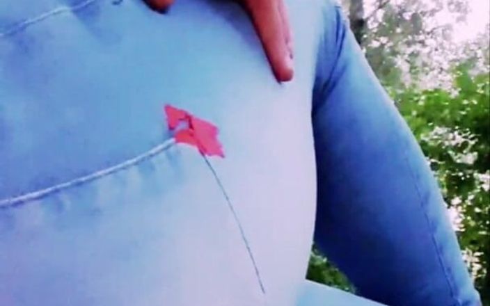 Slutboyben: Diễn viên khiêu dâm thích khoe hàng ngoài trời