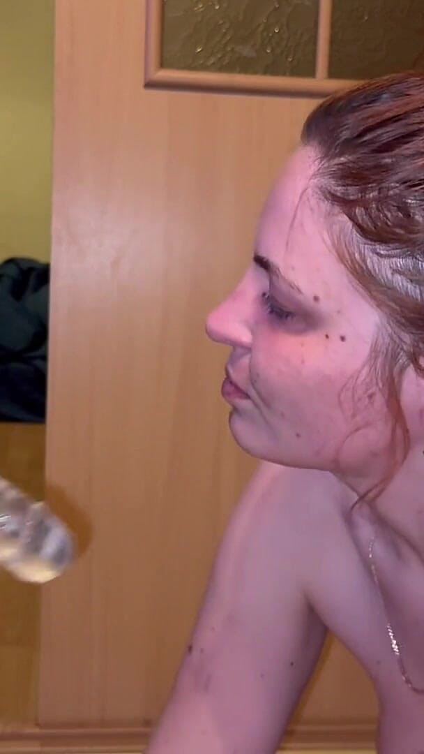 Deepthroat with Fuck Machine and Spit Play (Elena917 studio)