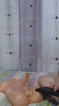 MILF Sert Sikişiyor Ve Deliklerine Birden Fazla Penis Istiyor