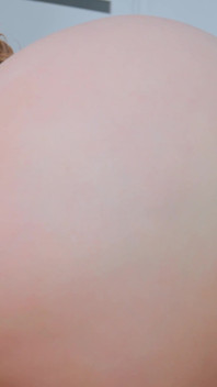 Kocası tombul orta yaşlı seksi kadın için bikini seçiyor. Domaltmalı, misyoner, memelere boşalma.