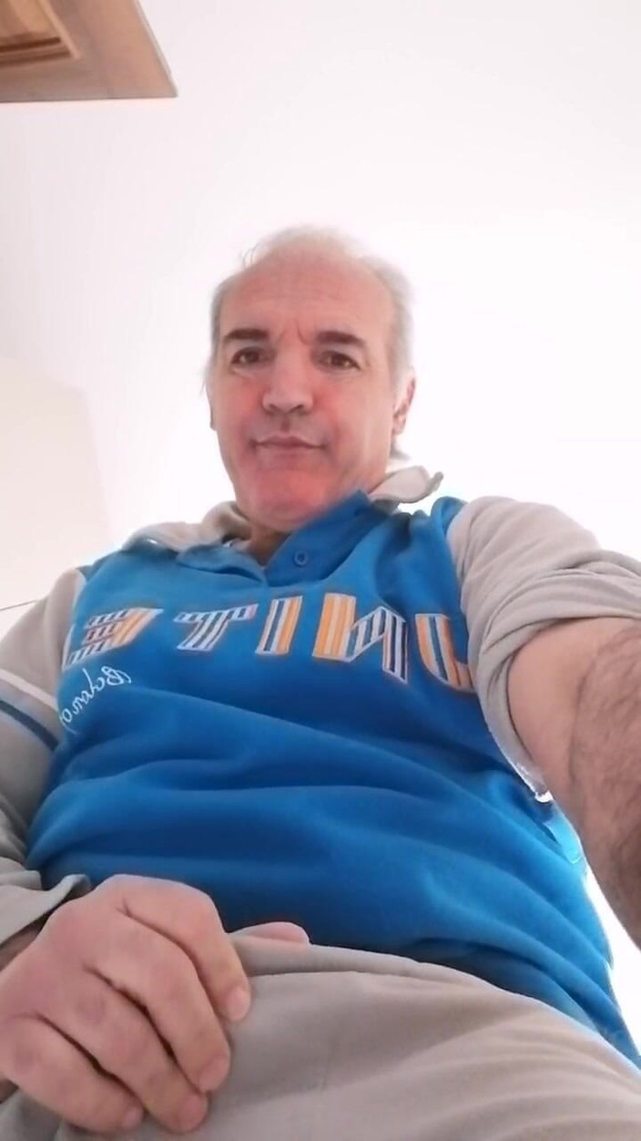 Setesesso7: 私の手が硬く腫れたチンコの上で手で震える音が聞こえる