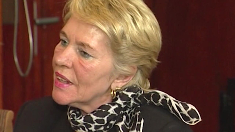VintageXMovies: Dojrzała blondynka sędzia głębokie gardło i jeździ grubym kutasem w...