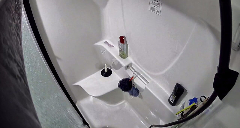 KittieNoOne: Caméra sous la douche