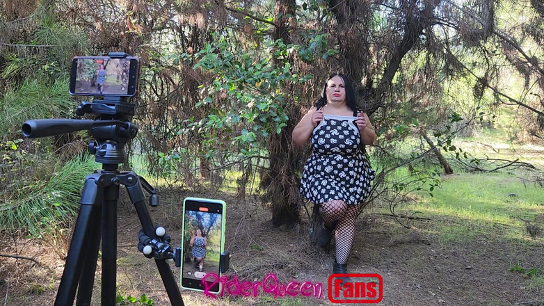 Riderqueen BBW Step Mom Latina Ebony: Riderqueen da sola all'aperto