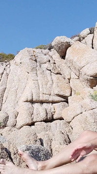Tânără matahală prinsă masturbează pe Litoral, lângă The Rocks