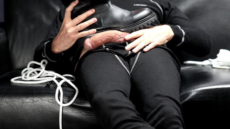 Boototternl: Papà gioca con gli stivali di pelle della polizia sul...