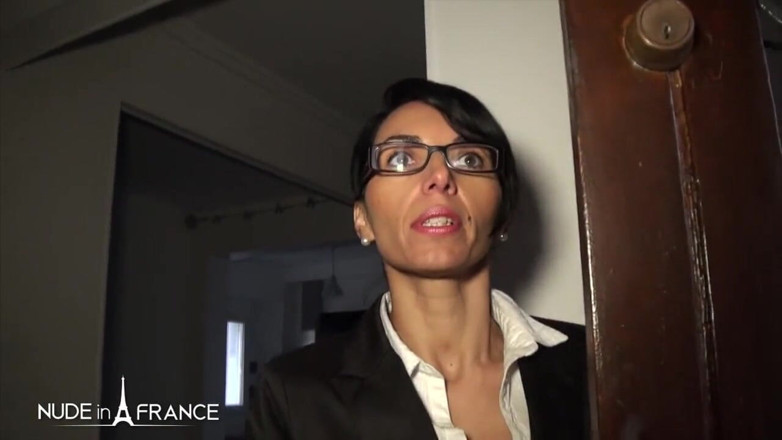 Nude in France: Ejen hartanah MILF yang sangat cantik dikongkek dan dipancut muka...