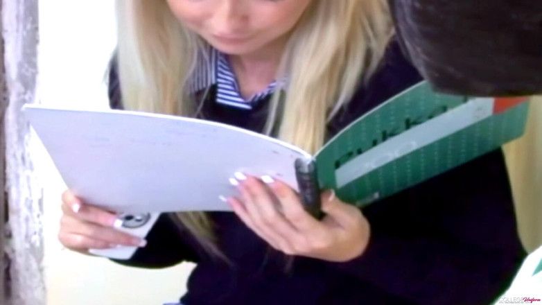 College Uniform: Servizio fotografico con Tessa