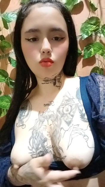 Dalyla: Grávida do padrasto se toca enquanto ele a vê