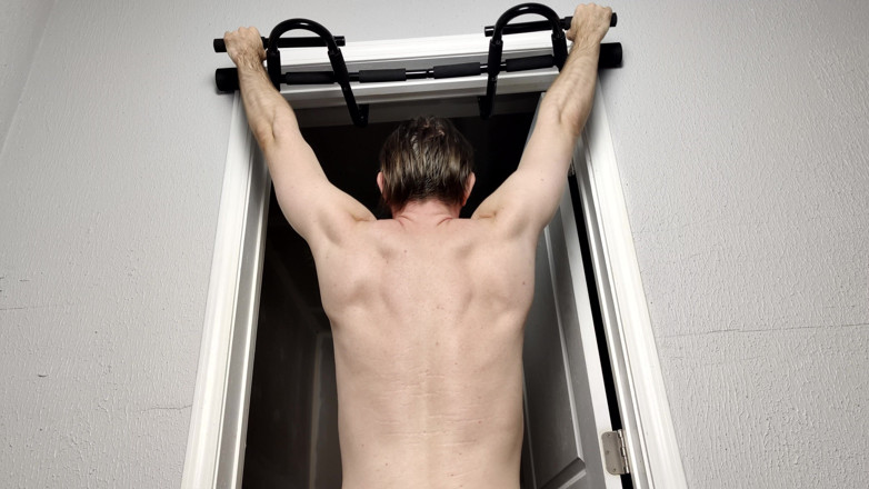 AlbinoAdonis: Zjistil jsem, že se mi chvěje zadek, když dělám chin-ups Nahá...