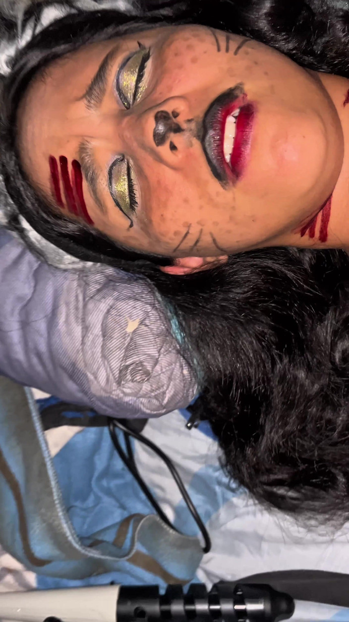 Gilversexy: ハロウィーンパーティー、彼女は暑さに耐えられず、彼らはセックスする部屋を探し、彼女はそれをすべて爆破しました