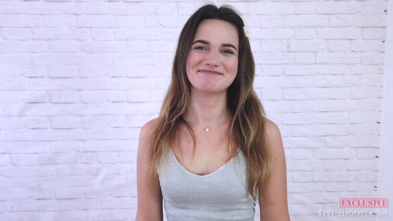 Test-Shoots: Chuda mała cycki nastolatka Trinity Free Nude Casting Wywiad wideo