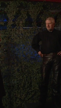 O tipă sexy face sado-maso înainte de a se fute