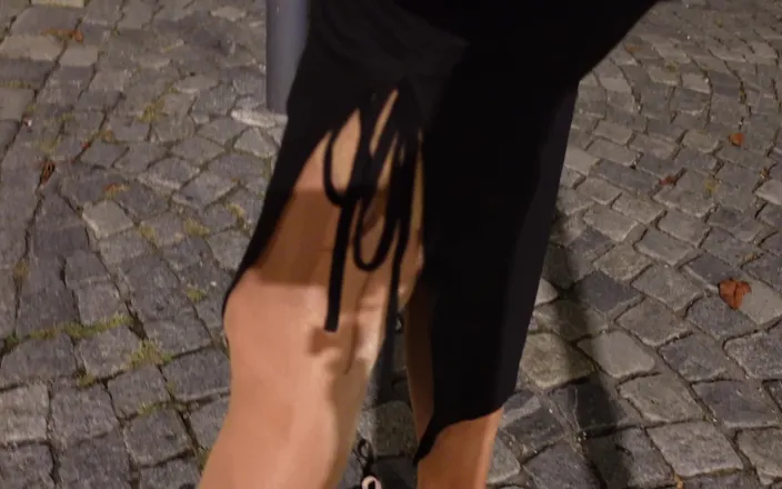 Loreley add: Piss in Latex Short and Run Around