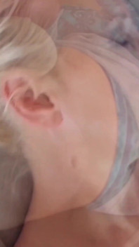 Amatérská Blondýnka Zralá Manželka Si Užívá Napůl Nahý Sex