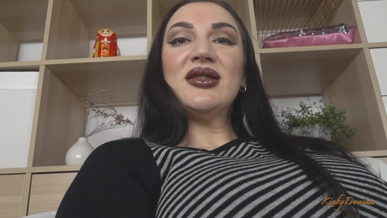 KinkyDomina: Đôi môi nâu mọng nước đầy mê hoặc làm cho bạn...
