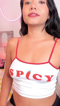 Linda Petite masturbuje v práci, zatímco její šéf je na schůzce