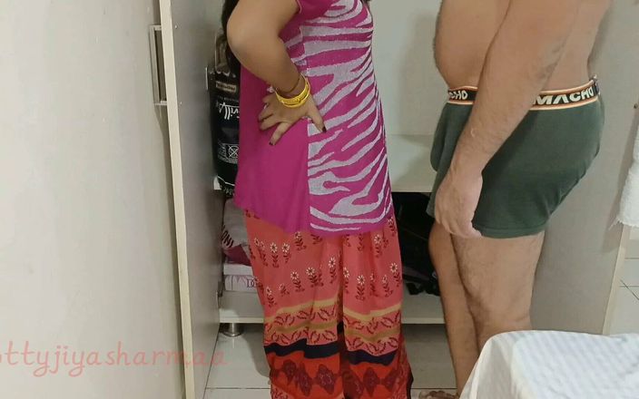 Hotty Jiya Sharma: XXX नौकरानी गुलाबी साड़ी में aalmari में चुदाई करती है