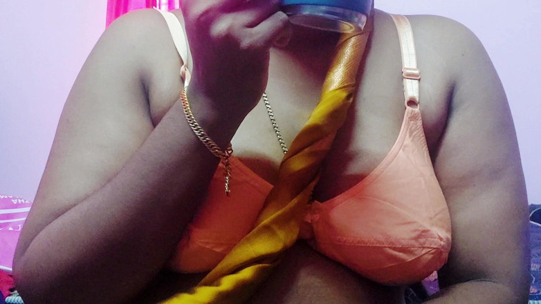 Desi Mohini: Hintli aşıklar tam sert Hintçe seks videosuna başlıyor