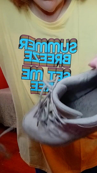 BBW nurse Vicki adventures with friends: Stinky Tennis Shoes Pewwwee
