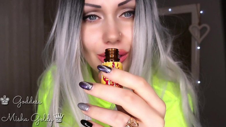 Goddess Misha Goldy: Büyüleyici harikalar fantezisi ve asmr! Koklarken inkar et, inkar ederken...