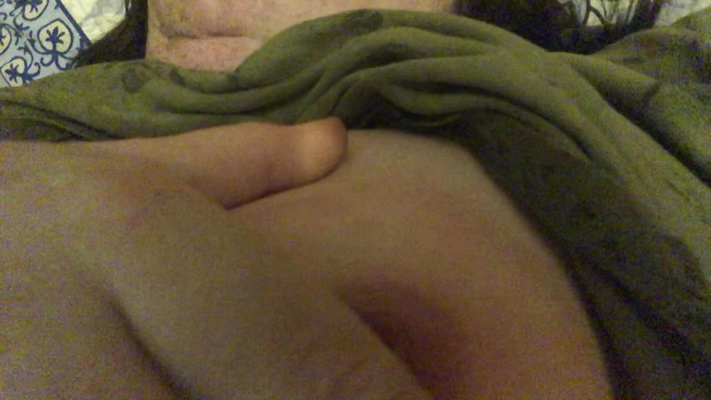 CleopatraPrincessa: Hladím si prsa jemně rukama