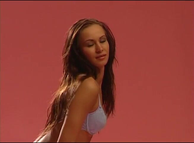 Flash Model Amateurs: Stunning babe with an amazing body - NO AUDIO