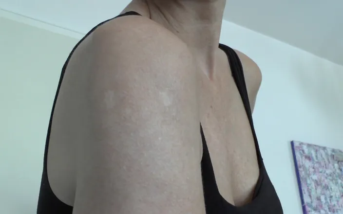 Lady Victoria Valente: Scars on My Upper Arm, Lady Victoria Valente