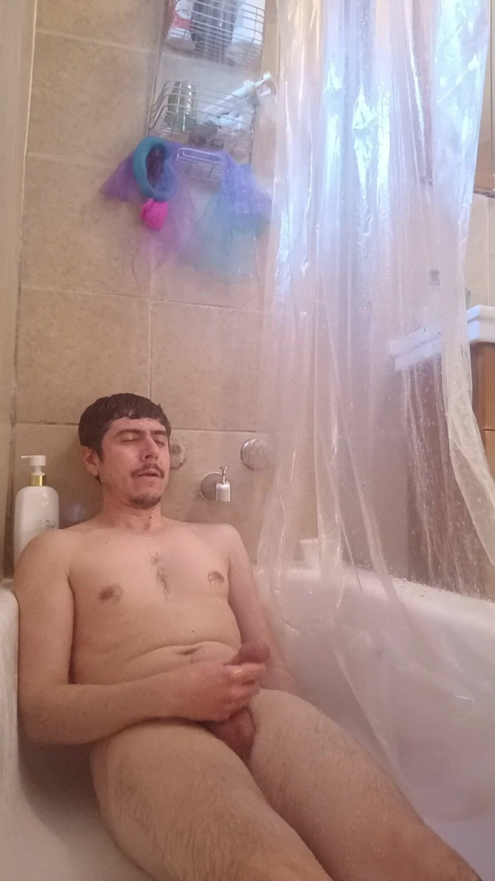 TabascoJake: Handsome Man Explodes Thick Cum in the Bathtube