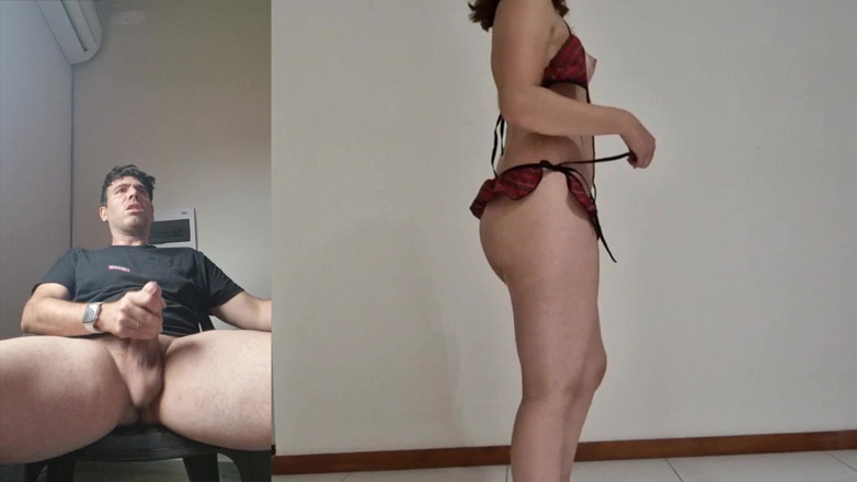 Latinascachondas: Girlfriend Helping on Video Call