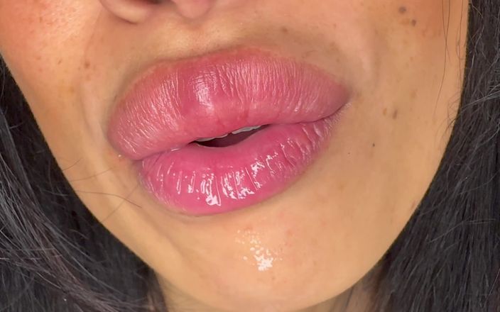 Asmr_mouth: Giganta te escuperá y te mostrará su úvula