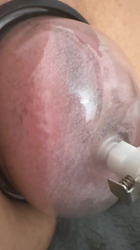 Cowok ini jadi sange banget waktu ngeliat memeknya yang disodok