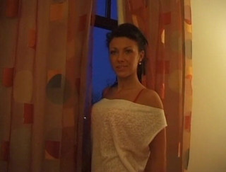 Flash Model Amateurs: Trădare foto cu brunetă uimitoare